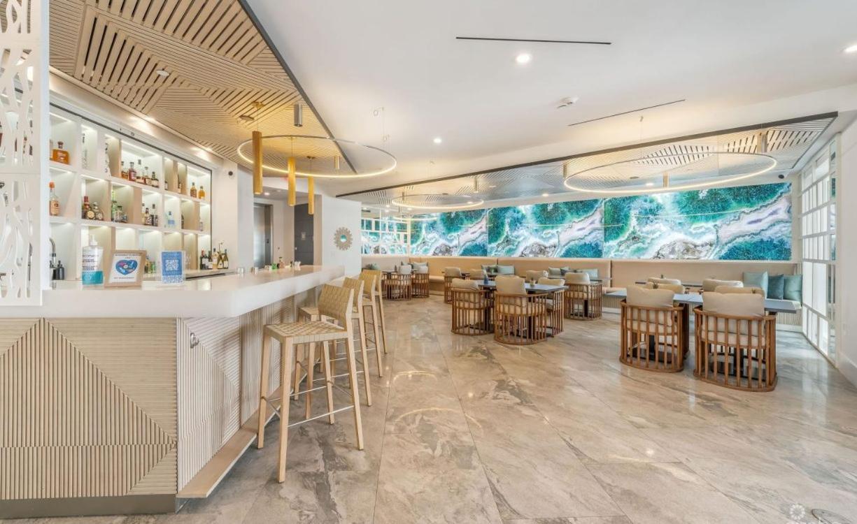 Rum Point Club Residences Driftwood Village 外观 照片